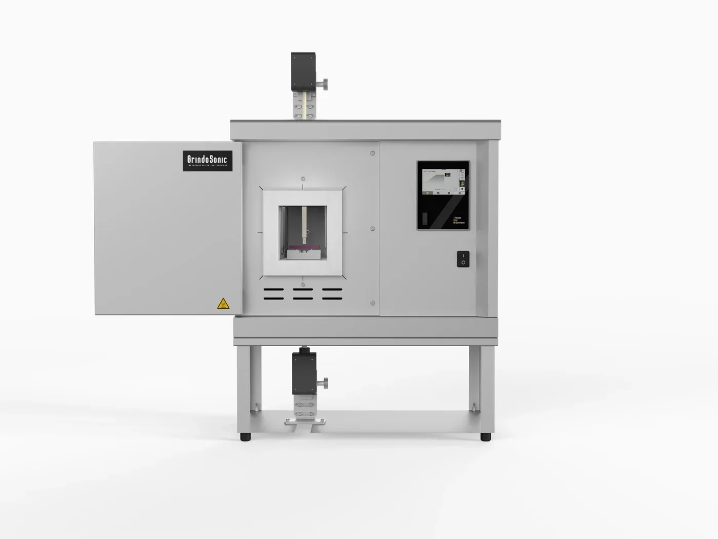GrindoSonic HT1600 Hochtemperaturofen mit geöffneter Tür und einer Probe im Inneren